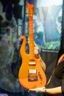 PEOPLE - Prince Ausstellung Ã¶ffnet in London seine Pforten