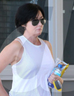 EXKLUSIV - Shannen Doherty in Malibu unterwegs