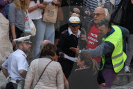 NEWS - Aktivist färbt Wasser des Trevi-Brunnens rot