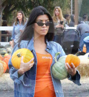 PEOPLE - Kourtney Kardashian besucht mit dem Nachwuchs den Pumpkin Patch in Underwood