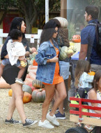 PEOPLE - Kourtney Kardashian besucht mit dem Nachwuchs den Pumpkin Patch in Underwood
