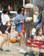PEOPLE - Kourtney Kardashian besucht mit dem Nachwuchs den Pumpkin Patch in Underwood