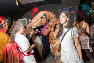 PEOPLE - Halloween: Promis feiern an Ellen Von Unwerth's Bloody Versailles Party in New York