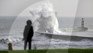 NEWS - Kräftige Winde peitschen über die Nordküste Englands