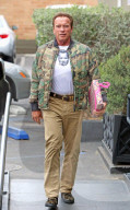 EXKLUSIV - Selbstverliebter Arnold Schwarzenegger in Brentwood unterwegs