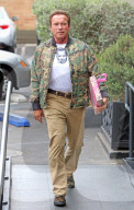 EXKLUSIV - Selbstverliebter Arnold Schwarzenegger in Brentwood unterwegs
