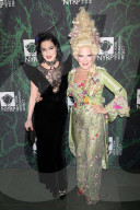 PEOPLE - Promis feiern bei der Bette Midler Hulaween Party in New York