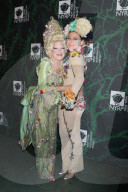 PEOPLE - Promis feiern bei der Bette Midler Hulaween Party in New York