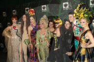 PEOPLE - Promis feiern bei der Bette Midler Hulaween Party in New York