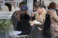 PEOPLE - Lottie Moss und Mimi Bouchard lunchen in London