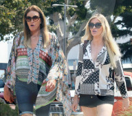 EXKLUSIV - Caitlyn Jenner und Spohia Hutchins erkunden Malibu im Oldtimer
