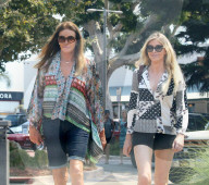 EXKLUSIV - Caitlyn Jenner und Spohia Hutchins erkunden Malibu im Oldtimer