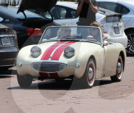 EXKLUSIV - Caitlyn Jenner und Spohia Hutchins erkunden Malibu im Oldtimer