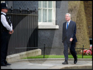 NEWS - London: Wegen sexueller Belästigung -  Verteidigungsminister Michael Fallon zurückgetreten