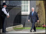 NEWS - London: Wegen sexueller Belästigung -  Verteidigungsminister Michael Fallon zurückgetreten