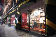 NEWS - London: Harrods bereitet sich auf Weihnachten vor