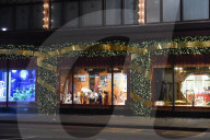 NEWS - London: Harrods bereitet sich auf Weihnachten vor