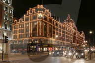 NEWS - London: Harrods bereitet sich auf Weihnachten vor