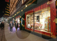 NEWS - London: Harrods bereitet sich auf Weihnachten vor