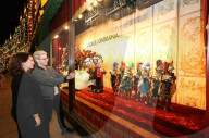 NEWS - London: Harrods bereitet sich auf Weihnachten vor