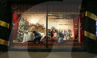 NEWS - London: Harrods bereitet sich auf Weihnachten vor
