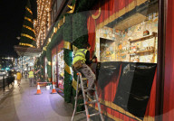 NEWS - London: Harrods bereitet sich auf Weihnachten vor