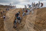 NEWS - Deutschland: Aktivisten stürmen den Braunkohle Tagbau Hambach