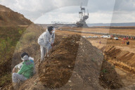 NEWS - Deutschland: Aktivisten stürmen den Braunkohle Tagbau Hambach