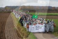 NEWS - Deutschland: Aktivisten stürmen den Braunkohle Tagbau Hambach