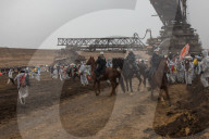 NEWS - Deutschland: Aktivisten stürmen den Braunkohle Tagbau Hambach