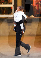 PEOPLE - Klein Saint West geht mit den Kardashians zum Weihnachtskarten Shooting in Hollywood