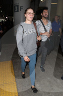 PEOPLE - Ronda Rousey ohne Make-Up am Flughafen von LA