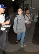 PEOPLE - Ronda Rousey ohne Make-Up am Flughafen von LA