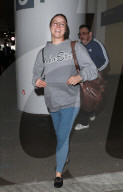PEOPLE - Ronda Rousey ohne Make-Up am Flughafen von LA