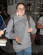 PEOPLE - Ronda Rousey ohne Make-Up am Flughafen von LA