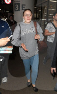 PEOPLE - Ronda Rousey ohne Make-Up am Flughafen von LA
