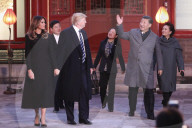 NEWS - China: Donald und Melania Trump treffen in Peking ein
