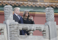 NEWS - China: Donald und Melania Trump treffen in Peking ein