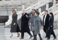 NEWS - China: Donald und Melania Trump treffen in Peking ein