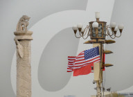 NEWS - China: Donald und Melania Trump treffen in Peking ein