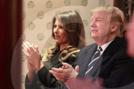 NEWS - China: Donald und Melania Trump treffen in Peking ein