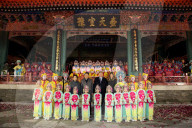 NEWS - China: Donald und Melania Trump treffen in Peking ein