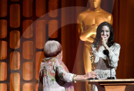 PEOPLE - Angelina Jolie mit Agnes Varda an den AMPAS Governors Awards in LA