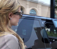 EXKLUSIV - Paris Hilton mit Chris und ihrem Hündli auf Shoppingtour