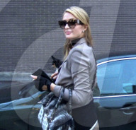 EXKLUSIV - Paris Hilton mit Chris und ihrem Hündli auf Shoppingtour