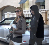 EXKLUSIV - Paris Hilton mit Chris und ihrem Hündli auf Shoppingtour