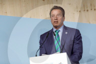 PEOPLE - Bonn: Arnold Schwarzenegger auf der Abschlussveranstaltung des Gipfel der Städte und Regionen 