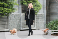 PEOPLE - Mischa Barton führt ihre Hunde Gassi in Manhattan