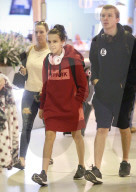 EXKLUSIV - Millie Bobby Brown am Flughafen von Brisbane 