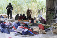 NEWS - Italien: Wegen überfüllten Camps hausen Flüchtlinge unter Hochstrassen